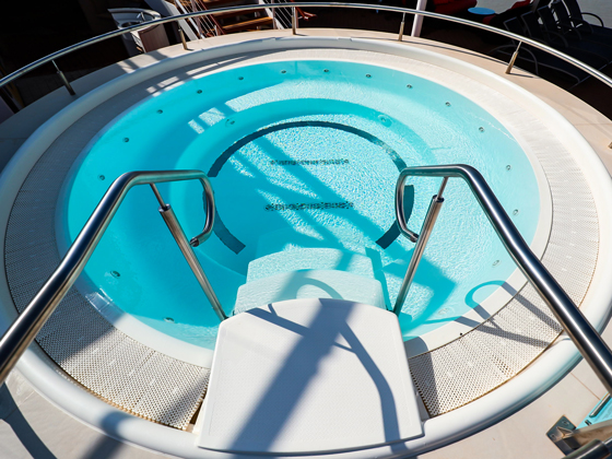 涡轮池 涡轮池 您可以在漩涡池中,也可以在躺椅上放松身心. 了解详情>